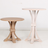 Nouvelles tables de salle à manger rondes en bois sculpté de style campagnard pour la location d'événements et de fêtes