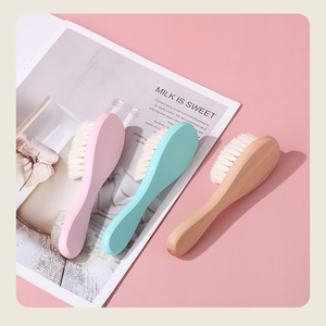 Échantillon gratuit professionnel approuvé Brosse à cheveux pour bébé en bois Peigne et ensemble de brosses pour bébé - Product Image 4