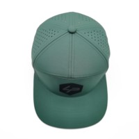 Vente en gros de haute qualité personnalisé 7 panneaux en caoutchouc Patch Logo 100% Polyester Laser Mesh Snapback Caps Casquettes de sport pour hommes