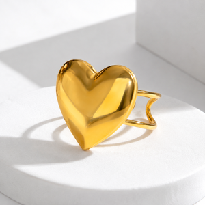 Anillo Ajustable de Acero Inoxidable con Corazón Escultural, Chapado al Vacío en Oro de 14K, Joyería Pulida de Alta Gama - Product Image 1