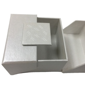 Caja de regalo rígida en relieve de lujo de alta calidad 800G tablero de papel revestido gris estampado profesional hecho boda especial moderna - Product Image 2