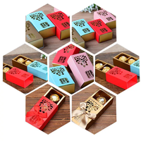 Boîte cadeau de mariage de luxe rouge personnalisée avec logo, finition mate et gaufrage, emballage recyclable pour invités