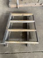 Poteaux de construction métalliques sur mesure de qualité export en acier BX, avec pliage et revêtement en poudre