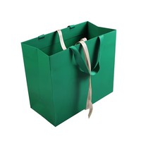 Sac cadeau de luxe en carton recyclé personnalisé avec poignée à cordon pour l'emballage de montres intelligentes