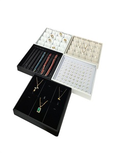 Plateau à bijoux pour l'organisation et le présentation sur comptoir, avec coussinets pour bagues, boucles d'oreilles, bracelets et petits pendentifs - Product Image 2