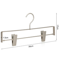 Cintre pour pantalons en jean en nickel chromé extra lisse avec clips réglables