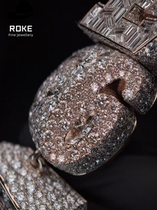 <span class=keywords><strong>Pendentif</strong></span> vertical personnalisé en <span class=keywords><strong>or</strong></span> rose 10K avec <span class=keywords><strong>initiale</strong></span> ou nom, serti de diamants de laboratoire taillés irrégulièrement de 3 pouces - Product Image 2