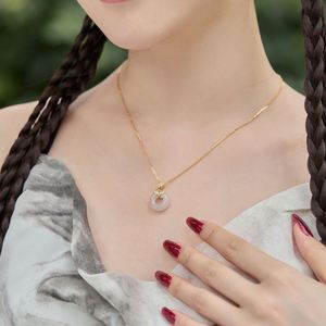 Collares con Colgante de Jade Hetian en Plata S925, Diseño Minimalista y Elegante Estilo Chino, para Mujeres y Niñas, Marca Dylam - Product Image 5