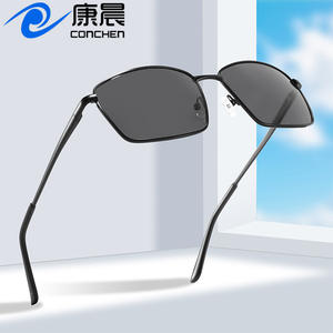 Gafas de Sol Cuadradas para Hombre Conchen, Marco de Aleación de Cobre Negro, Lentes TAC Polarizadas con Protección UV400 para Conducir - Product Image 1