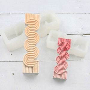 Moule en silicone en forme de S avec motif rayé pour bougies, fabrication de savon DIY, réutilisable, résine, OEM/ODM - Product Image 1