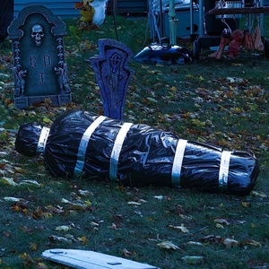 DAMAI Hanging Corpse Dead Victim Halloween Decoration Haunted Creepy House Halloween Decor Scary Outdoor Inflatables Yard Decor - Product Image 2