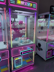 Máquina de grúa de garras operada con monedas, máquina expendedora de juguetes, máquina de regalos sorpresa de muñecas, juego de <span class=keywords><strong>arcade</strong></span> para niños, para juego interior - Product Image 6