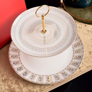 Soporte de pastel de cerámica de 2 niveles con patrón geométrico de lujo, bandeja de postres de porcelana con borde dorado y caja de regalo para el té de la tarde. - Product Image 2