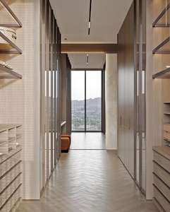 เฟอร์นิเจอร์ห้องนอนที่ทันสมัยระดับไฮเอนด์ตู้เสื้อผ้าไม้วีเนียร์เนื้อธรรมชาติเป็นมิตรกับสิ่งแวดล้อมพร้อมประตูกระจกโลหะไดโอดเรืองแสง - Product Image 3