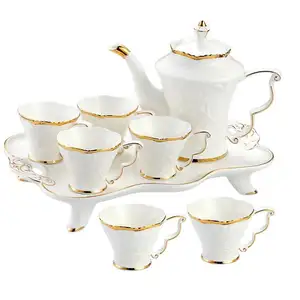 Borda de ouro Branco Chá Britânico Conjunto Europeu Porcelana Osso Copo De Café Agregado Familiar Cerâmica Tarde Chá Pot Cup Presente De Casamento (8PCS)