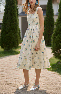 ชุดเดรสยาวปานกลางพิมพ์ลายดอกไม้สำหรับผู้หญิง คอเหลี่ยม เอวสม็อค ทรงเอ ชายระบายเป็นชั้นๆ ผ้าพลิ้วสบายๆ ชุดลำลองสำหรับฤดูร้อน - Product Image 3