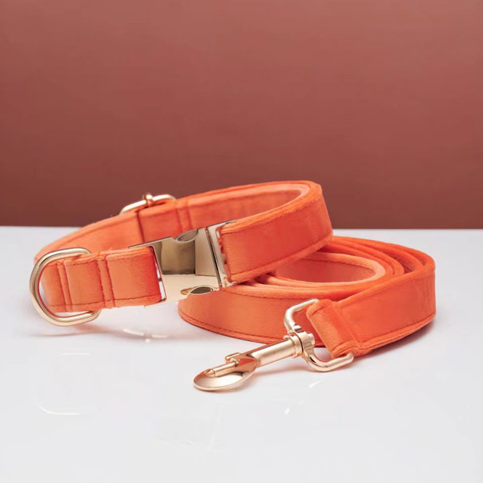 [Collier en corde] orange corail, corde de 1,2 m (lettrage)