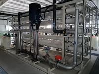 Système de traitement d'eau par osmose inverse (RO) entièrement automatique 60000L/H avec réservoir sous pression, pompe à moteur et roulement – Garantie 1 an pour usage domestique