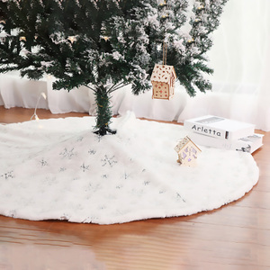 กระโปรงต้นคริสต์มาสขนเฟอร์เทียมขนาด 48" x 36" ประดับด้วยลายปักหรูหราสีทองเงินรูปเกล็ดหิมะและเลื่อม เหมาะสำหรับตกแต่งงานปาร์ตี้ในช่วงเทศกาลวันหยุด - Product Image 6