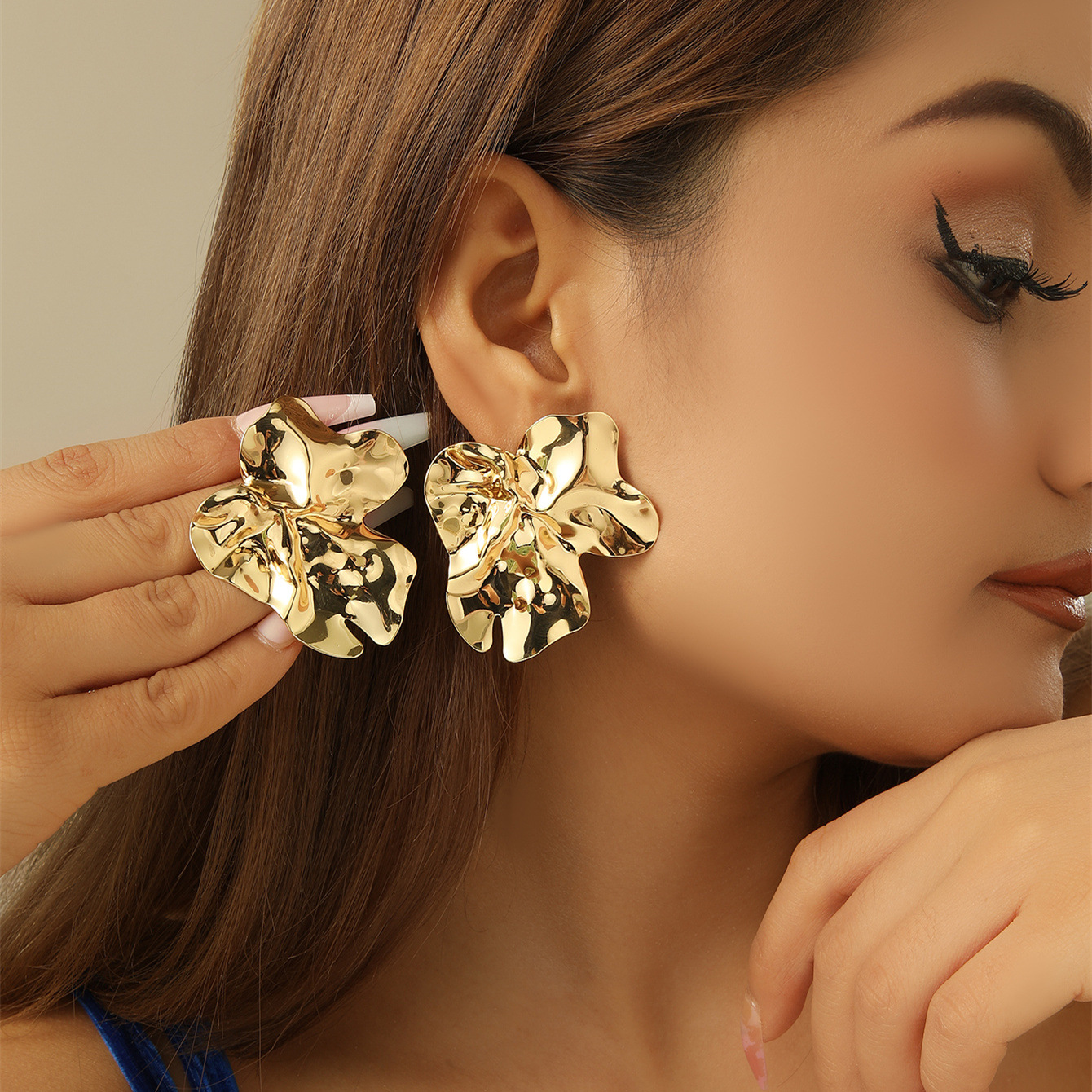 ต่างหูรูปใบไม้สีทอง