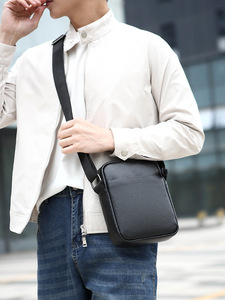 Sac à bandoulière personnalisé de luxe en cuir PU imperméable et léger, motif filigrané, couleur et logo personnalisés, design unisexe - Product Image 4