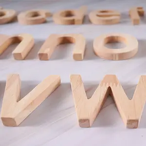 Lettre en bois de pin de décoration à la maison lettre d'alphabet en bois personnalisée lettre de mot artisanat fait à la main lettres de sculpture en bois