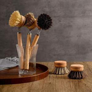 Cepillo de palma de madera personalizado con cerdas de coco, mango largo ajustable, duradero, ecológico, para uso doméstico y en la cocina - Product Image 1
