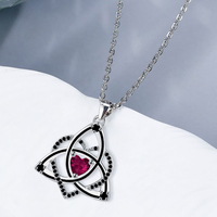 Collar Personalizado NIGHTCRUZ con Nudo de Bruja, Corazón de Circonio Negro y Rubí, Triqueta Celta, Chapado en Rodio, Latón Plateado, Colgante de Compromiso