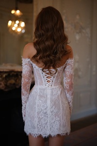 Abito <span class=keywords><strong>da</strong></span> Sposa Corto MHL687 di Mily Bridal, Stile Tubino con Spalle Scoperte e Corsetto Basque - Product Image 2