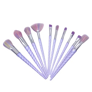 Juego de 10 <span class=keywords><strong>Brochas</strong></span> de <span class=keywords><strong>Maquillaje</strong></span> de Unicornio con Cerdas Coloridas, Mangos en Forma de Cuerno de Unicornio, Juego de <span class=keywords><strong>Brochas</strong></span> de <span class=keywords><strong>Maquillaje</strong></span> de Fantasía con Caja - Product Image 1