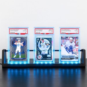 Soporte Acrílico Transparente Iluminado con Alimentación USB, Duradero y de Primera Calidad, para Exhibición de Tarjetas Coleccionables de Alto Valor - Product Image 5