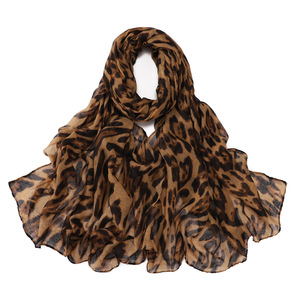 Écharpe longue classique en mousseline à imprimé léopard pour <span class=keywords><strong>homme</strong></span> - 180 cm, douce, respirante, protection solaire toutes saisons, châle et paréo de plage - Product Image 3