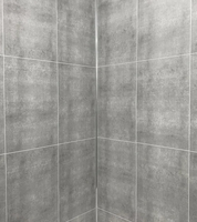 Le plastique de panneau de mur de PVC de largeur du poids léger 60cm profile la série de Tuile-regard imperméable