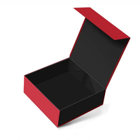 Boîte-cadeau en carton noir de luxe avec impression de gaufrage élégante conception pliante personnalisée pour chaussures vêtements fermeture à rabat magnétique