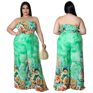 Tuta a gamba larga con stampa floreale taglie forti da donna - Product Image 1