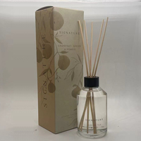 Rafraîchisseur d'air de diffuseur de roseau en verre de luxe avec le diffuseur de maison d'huile essentielle de parfum de modèle de bâton pour l'arome frais de parfum de voiture