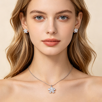Ensemble de bijoux personnalisé OEM ODM 2026, ensemble de bijoux de mariage en zircone cubique, ensemble de bijoux minimaliste, collier et boucles d'oreilles pour femmes