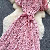 Robe élégante pour femmes en dentelle rose, style A, décontractée, col montant, manches bouffantes courtes, ceinture, longueur midi, pour tous les jours et les soirées