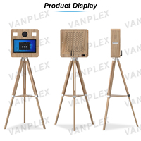 Cabina de Fotos DSLR de 15.6 Pulgadas con Impresión Instantánea, Estación de Selfies Portátil de Metal, Trípode con Aspecto de Madera, Pantalla Táctil y Control Remoto