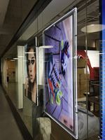 Cadre photo magnétique LED en acrylique transparent suspendu pour vitrine de magasin, avec câble A1 A2
