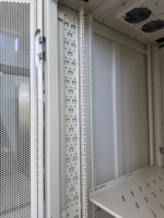 Armoire serveur en gros, armoire réseau à revêtement électrostatique en poudre, rack externe en maille pour équipement de centre de données