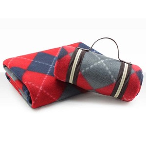 100% Polyester Print Polar Fleece Washable Roll-up Lightweight Portable Travel <strong>Blanket</strong> 150x120cm <strong>Red</strong> for Camping <strong>Throw</strong> <strong>Blanket</strong> - Product Image 2