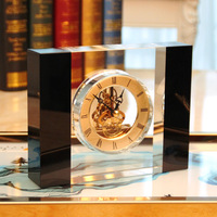 Honneur de cristal belle petite horloge en forme de coeur transparente horloge de bureau de table en cristal