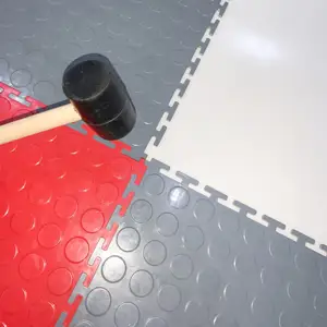 Plancher en caoutchouc de PVC de verrouillage de garage résistant direct d'usine