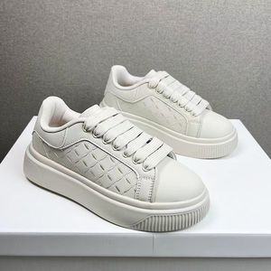 Zapatos de Lujo de Diseñador Nuevos de Alta Calidad, Zapatos Casuales Modernos para Hombre, Zapatos Deportivos con Tachuelas y Suela Gruesa - Product Image 3