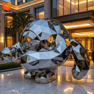Sculpture en acier inoxydable miroir polygonale personnalisée, installation artistique publique pour la décoration des places commerciales et des immeubles de bureaux - Product Image 1