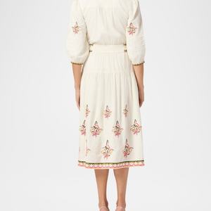 Vestido de algodón con cuello en V bordado Floral para mujer, cintura Natural, longitud Midi, botón decorativo tejido, estilo de vacaciones informal diario - Product Image 3