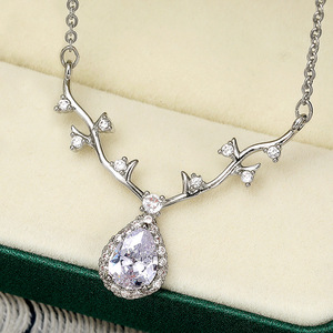 Collana Semplice con Ciondolo a Corna di Cervo per Donna, Catena Corta alla Clavicola, Gioielli alla Moda - Product Image 6