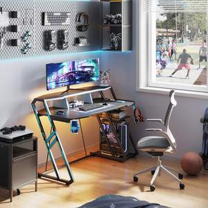 AJUNION Bureau de <span class=keywords><strong>jeu</strong></span> avec prise de courant Lumières LED Texture fibre de carbone Bureau d'ordinateur Cadre en acier de 48 pouces <span class=keywords><strong>Table</strong></span> de <span class=keywords><strong>jeu</strong></span> Bureau de joueur - Product Image 2