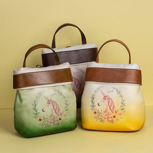 Sac à dos vintage en cuir de vache véritable Ando Bag pour femme, imprimé floral licorne, convertible en sac à bandoulière - Product Image 3